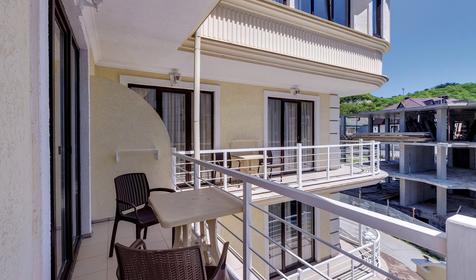 Семейный двухкомнатный с балконом (вид на море) №301,№406