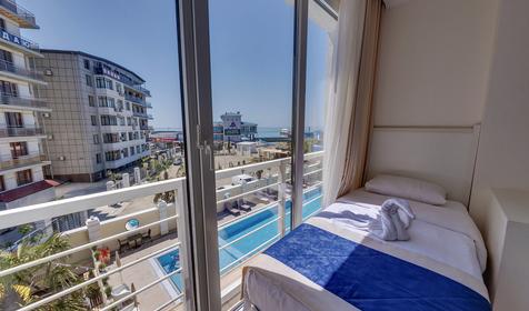 Семейный двухкомнатный с балконом (вид на море) №301,№406