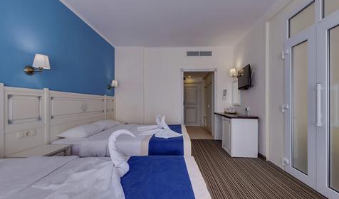 Семейный двухкомнатный с балконом (вид на море) №301,№406