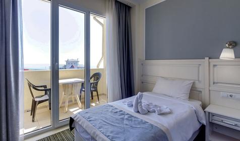 Семейный двухкомнатный с балконом (вид на море) №301,№406