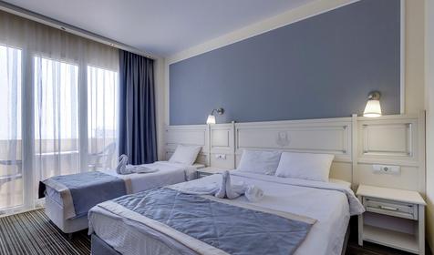 Семейный двухкомнатный с балконом (вид на море) №301,№406