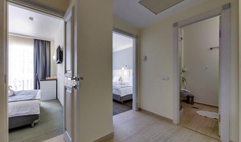 Семейный двухкомнатный с балконом (вид на море) №301,№406