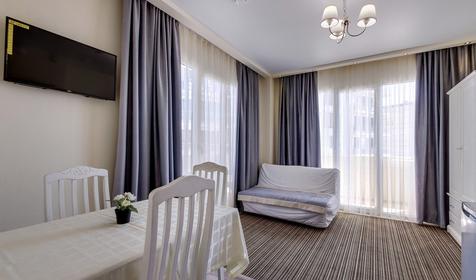 Апартаменты: спальня+студия с кухней и балконом (вид на море) №320, №401