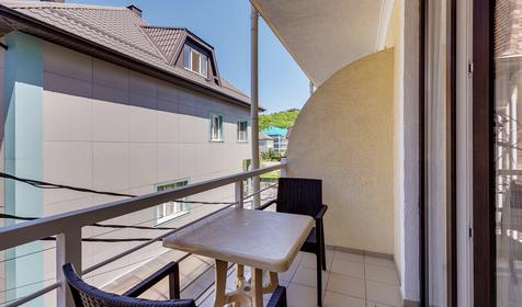 Апартаменты с двумя спальнями, кухней и балконом №319