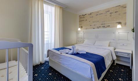 ЛОФТ трехкомнатный двухуровневый с кухней, маленький балкон (вид на море) №501