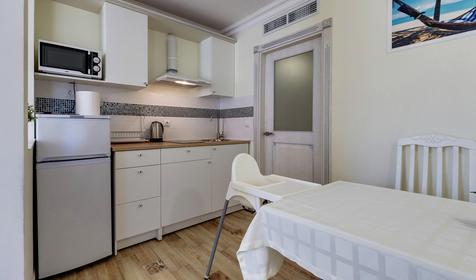 ЛОФТ трехкомнатный двухуровневый с кухней, маленький балкон (вид на море) №501