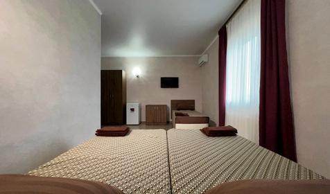 Трехместный