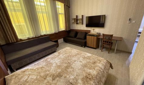 Полулюкс четырехместный (с балконом)