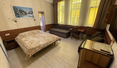 Полулюкс четырехместный (с балконом)