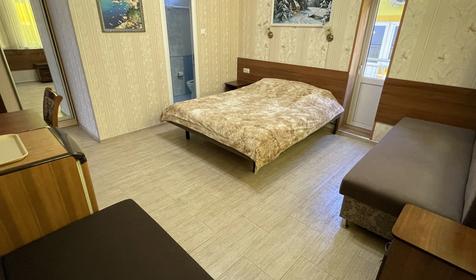 Полулюкс четырехместный (с балконом)