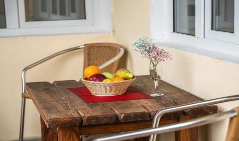 Полукомфорт трехместный с общим балконом