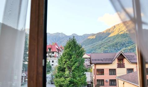 Семейный четырехместный (с балконом, вид на горы)