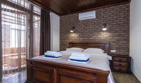 Стандарт в темных тонах (с террасой)