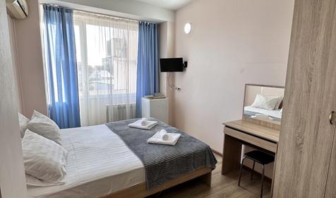 Стандарт трехместный с балконом. Гостиница Виктория