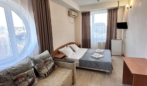 Стандарт четырехместный с балконом. Гостиница Виктория