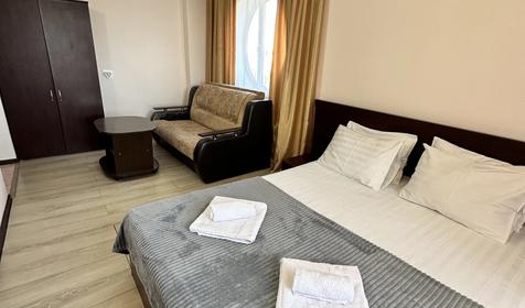 Стандарт четырехместный с балконом. Гостиница Виктория