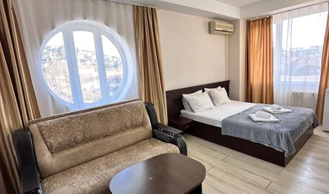 Стандарт четырехместный с балконом. Гостиница Виктория