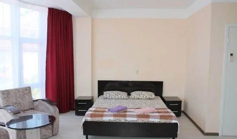 Люкс пятиместный с балконом. Гостиница Виктория