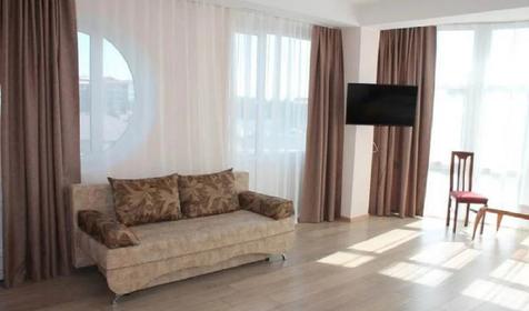 Люкс пятиместный с балконом. Гостиница Виктория