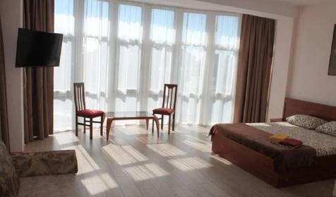 Люкс пятиместный с балконом. Гостиница Виктория