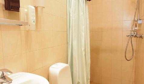 Стандарт четырехместный с балконом. Гостиница Виктория