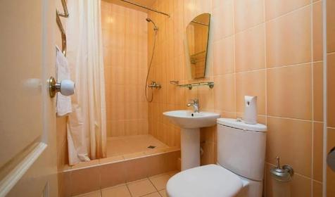 Стандарт трехместный с балконом. Гостиница Виктория