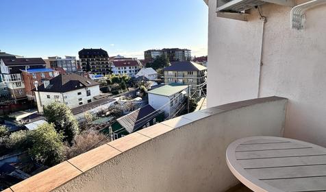 Стандарт трехместный с балконом. Гостиница Виктория