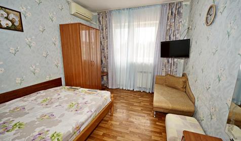 Двухкомнатный люкс шестиместный с балконом