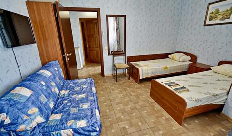 Двухкомнатный люкс шестиместный с балконом