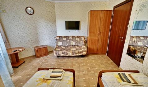 Двухкомнатный люкс шестиместный с балконом