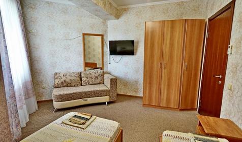 Двухкомнатный люкс шестиместный с балконом