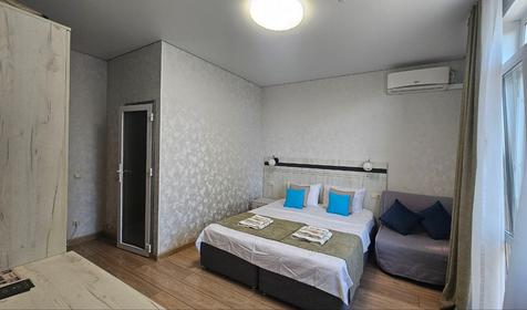 Четырехместный с выходом на бассейн