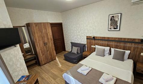 Делюкс с витражным окном и видом на море