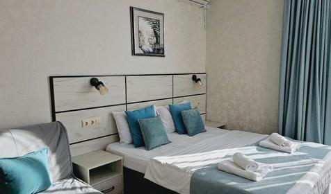 Делюкс с витражным окном и видом на море