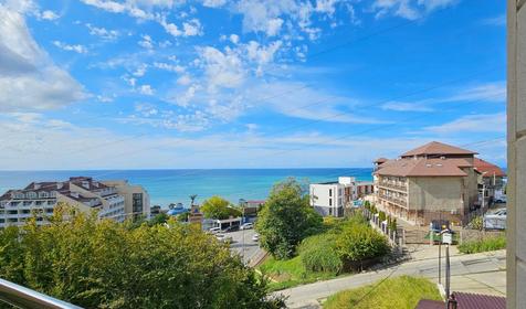 Делюкс с витражным окном и видом на море