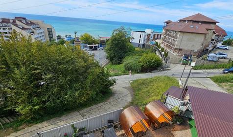 Делюкс с витражным окном и видом на море