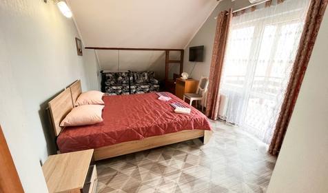 4-местный Комфорт с собственной террасой (вид на горы)