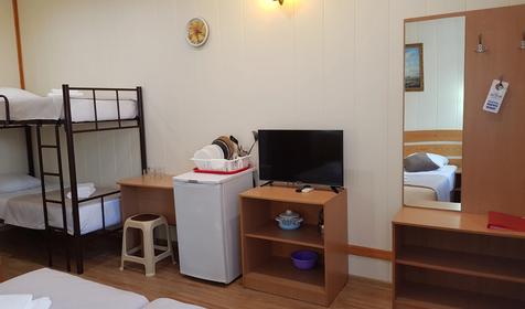 Стандарт четырехместный с общим балконом с видом во двор, Корпус 2 (№201, №203)