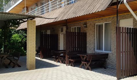 Люкс четырехместный с верандой, Корпус 2 (№104)