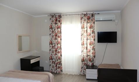 Однокомнатный четырехместный стандарт с балконом на два номера