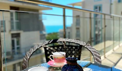 Студия с балконом (вид на море и горы)