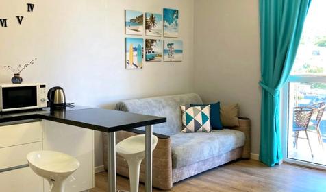 Студия с балконом (вид на море и горы)