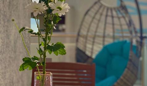 Двухкомнатная квартира с балконом и видом на море