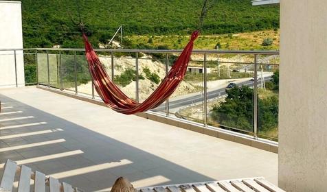 Двухкомнатная квартира с террасой и видом на море