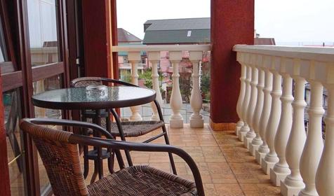 Трехместный с балконом