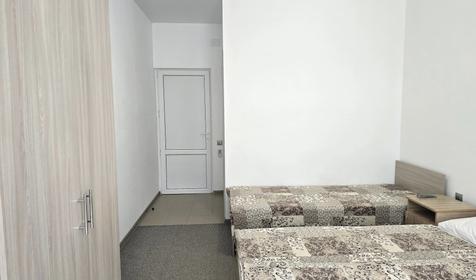 Трехместный