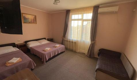 Семейный трехместный с балконом (вид на море и горы)