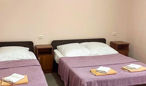 Семейный трехместный с балконом (вид на море и горы)