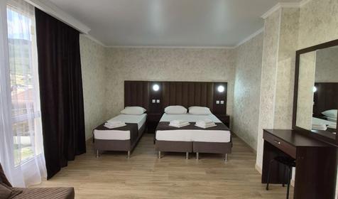 Семиместный с кухонным уголком