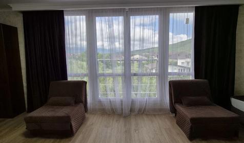 Семиместный с кухонным уголком